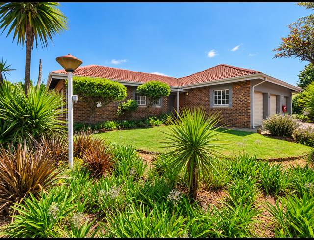2 BEDROOM RETIREMENT UNIT FOR SALE IN THREE RIVERS EAST